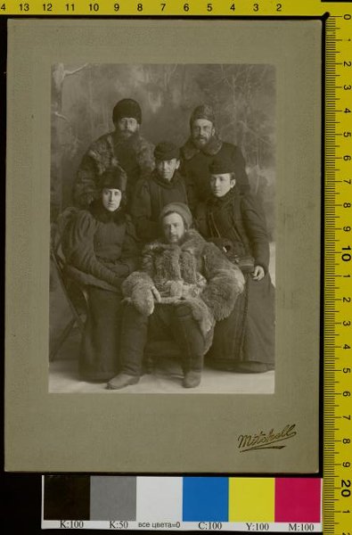 Группа из шести человек (сопровождавшие духоборов в Канаду) с С.Л. Толстым и Л.А. Суллержицким