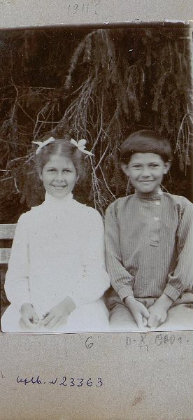 Соня Нагорнова и Миша Толстой (сын племянницы Л.Н. Толстого Веры Сергеевны)
