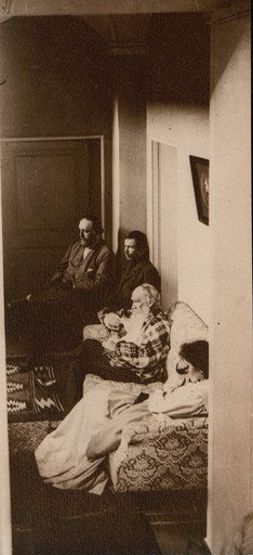 Л.Н. Толстой, С.М. Саламахин, А.К. Черткова, В.Г. Чертков в Крекшино слушают музыку
