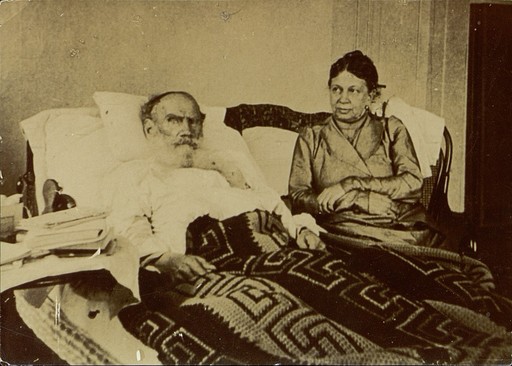 Л.Н. Толстой во время болезни и С.А. Толстая