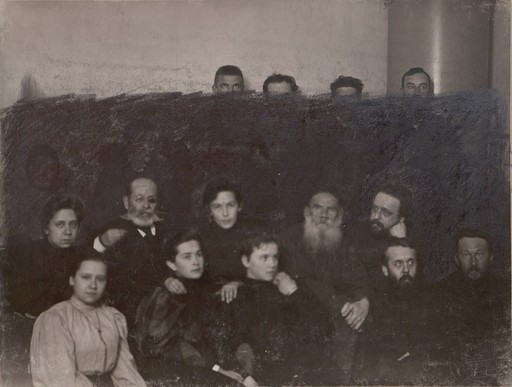 Л.Н. Толстой в кругу родных и знакомых
