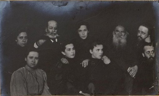 Л.Н. Толстой в кругу родных и знакомых