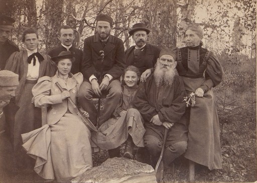 Л.Н. Толстой с родными и А.А. Шкарваном