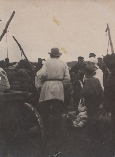Л.Н. Толстой разговаривает с крестьянами на сельской ярмарке