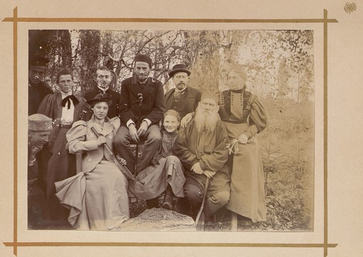 Л.Н. Толстой с родными и А.А. Шкарваном